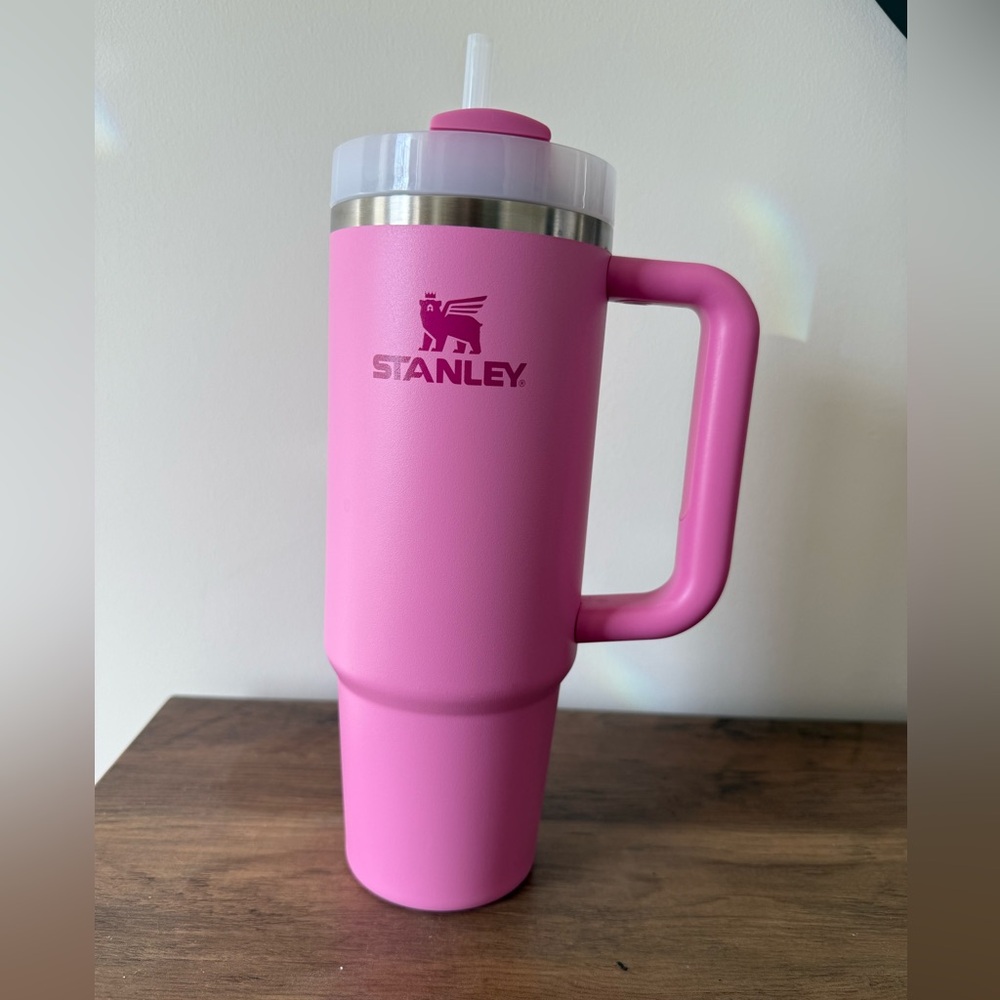 Stanley 30 oz Quencher H2.0 FlowState Tumbler in Peony